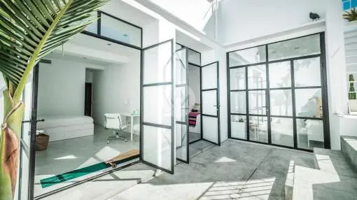 Magnificent townhouse with double garage for sale in Santa Catalina-Palma, Majorca. Magnificent townhouse with double garage for sale in Santa Catalina-Palma, Majorca.
