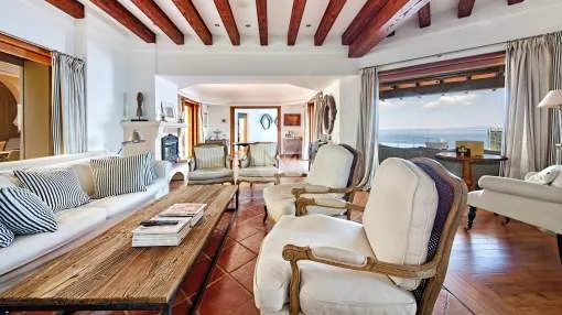 Beautiful front line villa with sea access for sale in Sol de Mallorca. 
