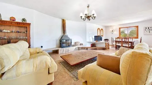 Charming villa with pool for sale, S'Aranjassa, near Palma de Mallorca. Charming villa with pool for sale, S'Aranjassa, near Palma de Mallorca.
