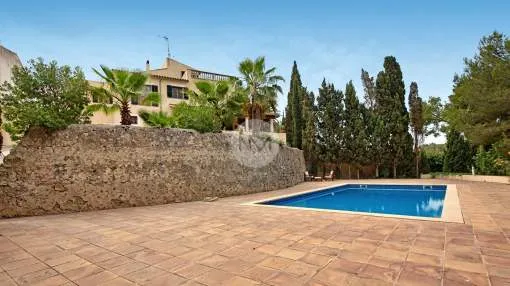 Majorcan villa with pool for sale in Son Rapinya, Palma de Majorca. 