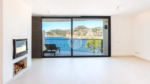 Luxurious apartment with sea views for sale in Puerto de Andratx 
