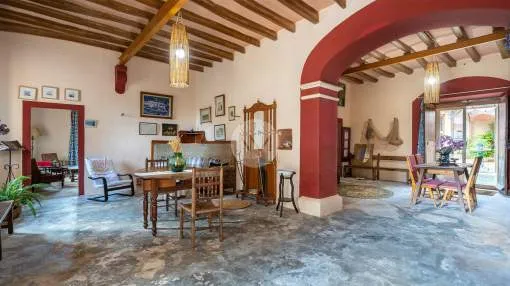 Rustic finca for sale in Lluchmajor near the idyllic beaches of southern Mallorca 
