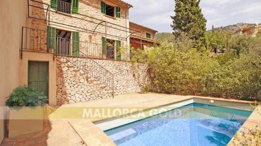 New built townhouse with pool and nice views to the mountains. New built townhouse with pool and nice views to the mountains.
