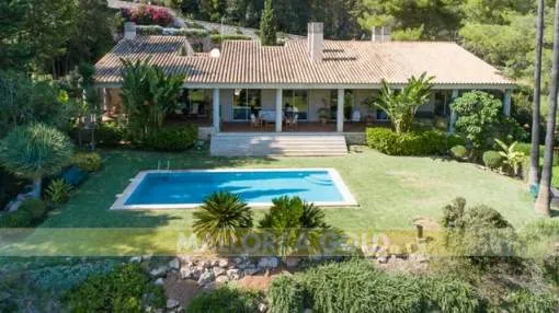 Elegant spacious villa on first line to the golf course Elegant spacious villa on first line to the golf course