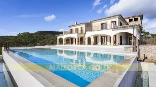 Manor house with sea views on a 20-hectare plot Manor house with sea views on a 20-hectare plot