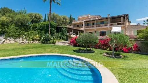 Large rustic finca in peaceful surroundings Large rustic finca in peaceful surroundings