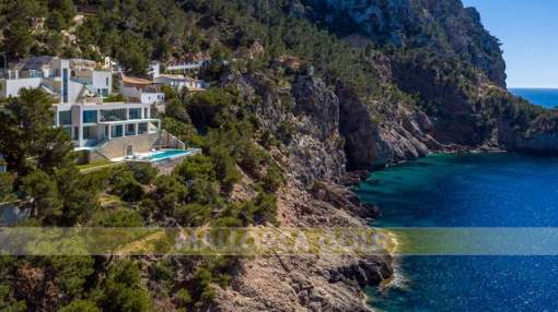 Modern Villa with direct access to the sea and separate apartment for guests Modern Villa with direct access to the sea and separate apartment for guests