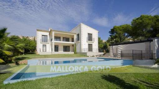 Spacious bright south facing villa on a flat plot with sea views Spacious bright south facing villa on a flat plot with sea views