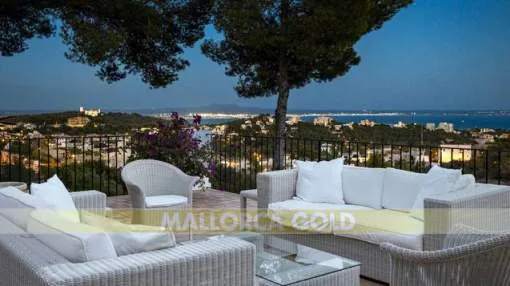 Mediterranean villa with spectacular sea views and green area