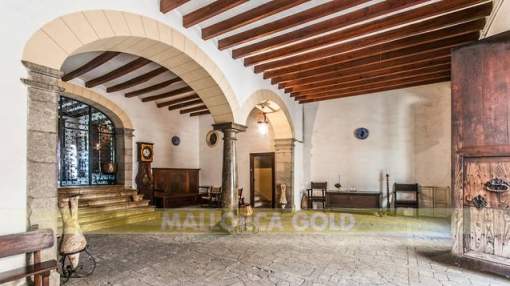Stately mansion built in the early 20th century Stately mansion built in the early 20th century