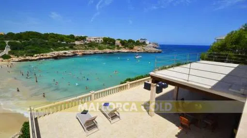 Splendid villa, with holiday license, on the seafront of Cala Marsal Splendid villa, with holiday license, on the seafront of Cala Marsal