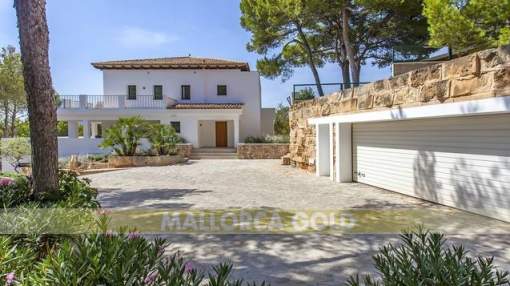 Spacious modern villa with parcial sea views over Paguera bay Spacious modern villa with parcial sea views over Paguera bay