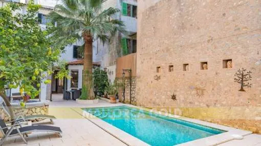 Elegant townhouse with patio, pool and mountain views Elegant townhouse with patio, pool and mountain views