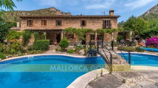 Historical stone-faced finca from the 18th century with guest house Historical stone-faced finca from the 18th century with guest house