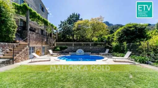 Magnificent house with pool in very sunny and quiet area