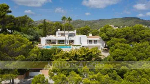 Timeless Ibiza-style white villa with open sea views in Cala Provencal, next to Sa Font de Sa Cala