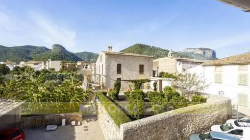 Substantial townhouse currently operating as a hotel on the outskirts of Alaró