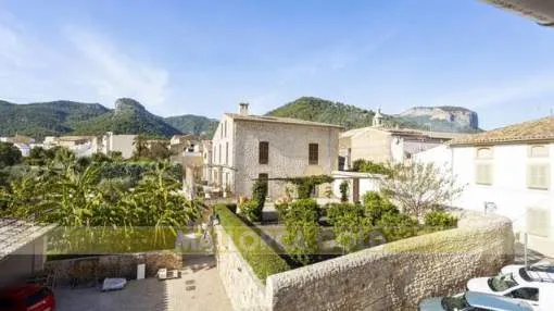 Substantial townhouse currently operating as a hotel on the outskirts of Alaró Substantial townhouse currently operating as a hotel on the outskirts of Alaró