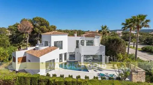 Modern reformed white family villa in walking distance to Puerto Adriano Modern reformed white family villa in walking distance to Puerto Adriano