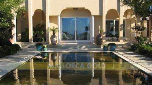 Villa in Son Font with landscaped gardens. Villa in Son Font with landscaped gardens.