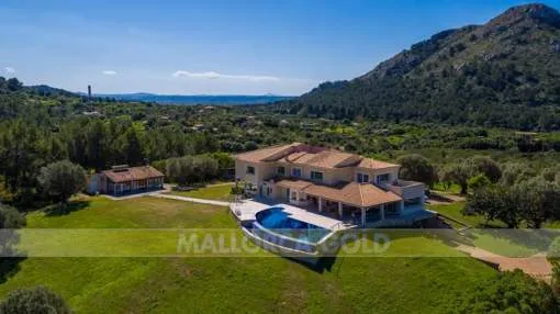 Dreamlike villa with a view of the Bay of Pollença, the valleys and Sierra de Tramuntana