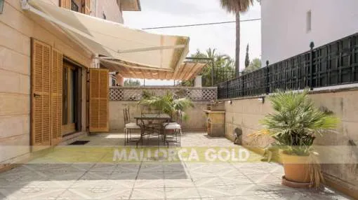 Semi-detached house with large terraces, garage and 5 bedrooms Semi-detached house with large terraces, garage and 5 bedrooms