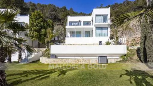 Modern Villa with views over the bay of Palma in Genova Modern Villa with views over the bay of Palma in Genova