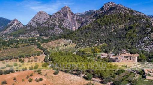 Mansion in Bunyola: Historical country manor from 1602 including vast estate Mansion in Bunyola: Historical country manor from 1602 including vast estate