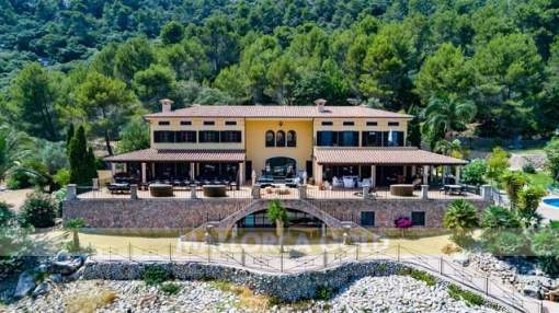 One of a kind luxury estate with breathtaking surroundings One of a kind luxury estate with breathtaking surroundings