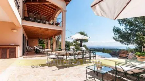 An elegant finca with panoramic sea views An elegant finca with panoramic sea views