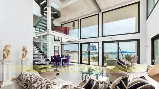 Light flooded duplex penthouse with amazing views over the bay