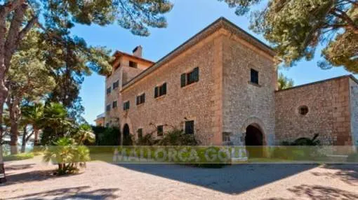 A magnificent mansion in Son Vida overlooking the city and the bay of Palma