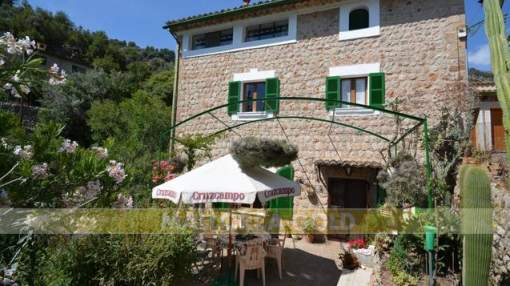 Charming townhouse in a sunny location Charming townhouse in a sunny location