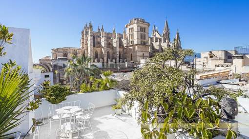 Investment: Gorgeous town house in the Old Town with various terraces and views to the sea and the Cathedral Investment: Gorgeous town house in the Old Town with various terraces and views to the sea and the Cathedral