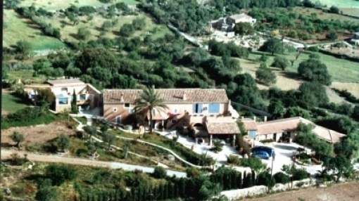 Generous country house with holiday apartments Generous country house with holiday apartments