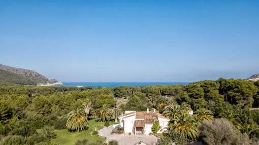 High standing finca with fantastic sea view in Capdepera