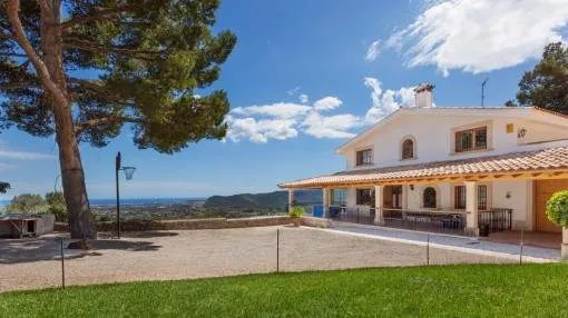Large country house with spectacular sea views in Establiments