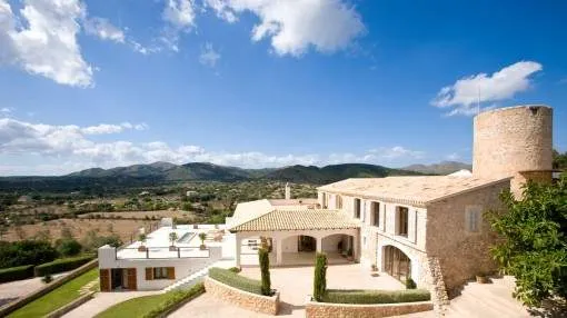 Wonderfully refurbished finca-villa and estate with historic windmill and panoramic views over Artà