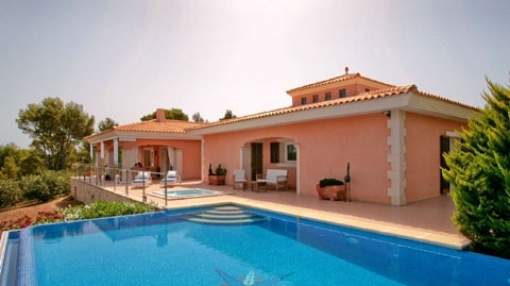 High quality villa with views over the sea and the Bay of Cala Ratjada High quality villa with views over the sea and the Bay of Cala Ratjada
