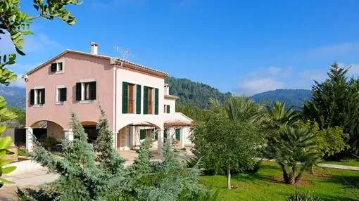 Enchanting country house in quiet, rural environment. Enchanting country house in quiet, rural environment.