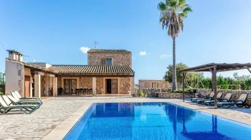Charming Mallorcan natural stone finca between Llucmajor and Campos with garden and pool Charming Mallorcan natural stone finca between Llucmajor and Campos with garden and pool