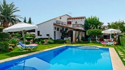 Pretty country finca with rental license in quiet surroundings