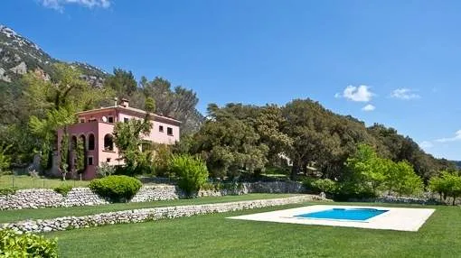Magnificent country house in the charming valley of Orient Magnificent country house in the charming valley of Orient