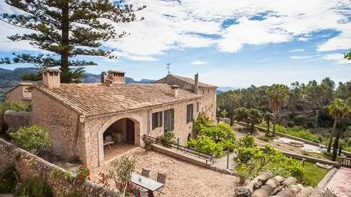 Grand and historical 17th century Mallorcan Finca in Esporles with imposing panoramic views
