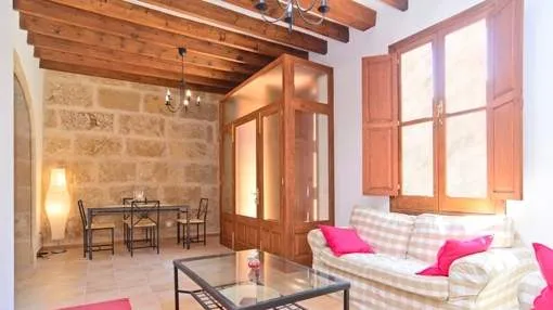 Pretty and completely renovated townhouse in the centre of Alcudia oldtown