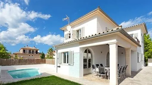Comfortable, new villa in quiet settings in Can Picafort. Comfortable, new villa in quiet settings in Can Picafort.