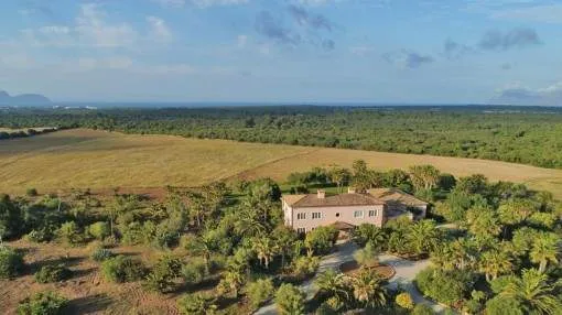 Stately country house with sea views and great potential near Santa Margalida Stately country house with sea views and great potential near Santa Margalida