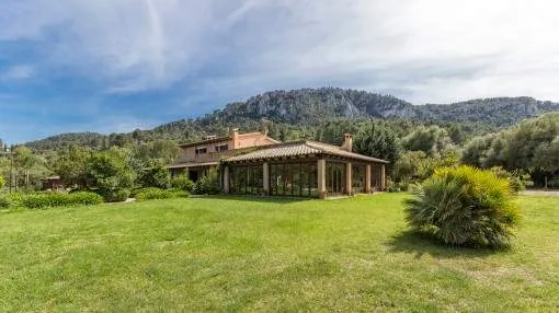 Spacious country house set on a large plot of land in Esporles