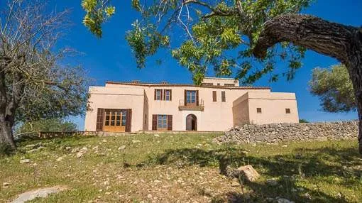 Large country house with a lot of potential in San Lorenzo