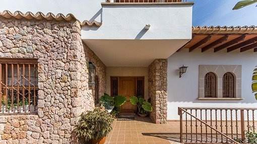 Well-tended villa with touristic licence, guest house, pool and magnificant views closed to Inca Well-tended villa with touristic licence, guest house, pool and magnificant views closed to Inca
